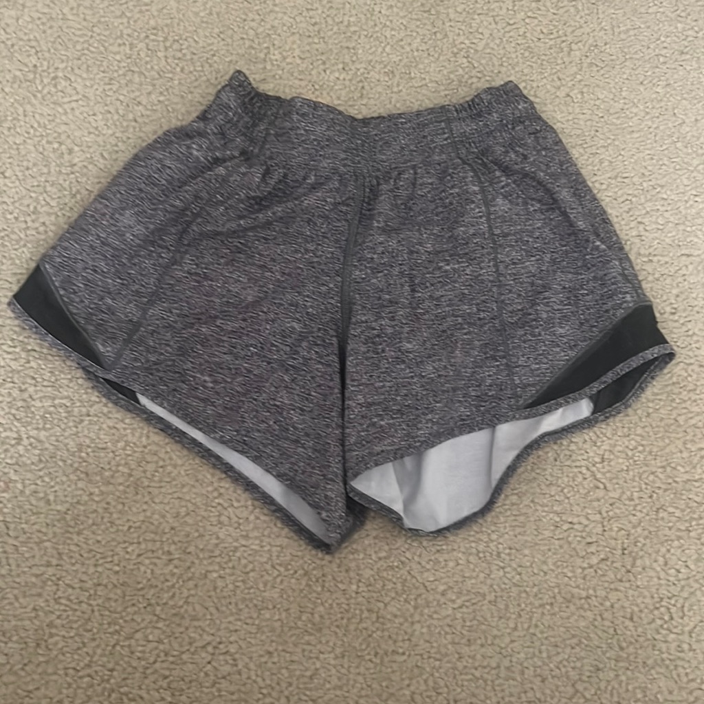 Lululemon Hotty Hot 4” Size 2 Shorts